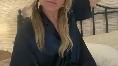 IM TRYNG online show from March 2026 06:18:02 AM