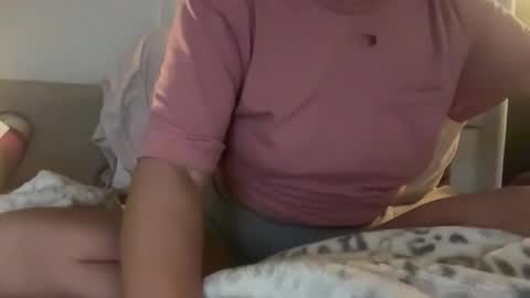 IM TRYNG online show from April 2026 02:47:02 AM