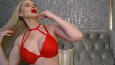 Snapshot of blondiestarxxx chatting on April 2026 09:10:02 PM Helen online show from April 2026 09:10:02 PM