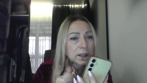 Iren online show from November 2025 09:28:02 AM