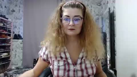 Snapshot of blondmilfs chatting on January 2025 01:05:01 PM BlondMILfs online show from January 2025 01:05:01 PM
