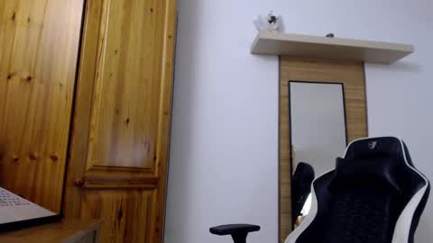 Snapshot of blondyelena chatting on January 2025 08:20:01 AM blondyelena online show from January 2025 08:20:01 AM