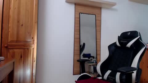 Snapshot of blondyelena chatting on February 2025 08:22:02 AM blondyelena online show from February 2025 08:22:02 AM