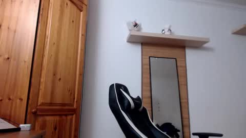 Snapshot of blondyelena chatting on February 2025 06:19:01 PM blondyelena online show from February 2025 06:19:01 PM