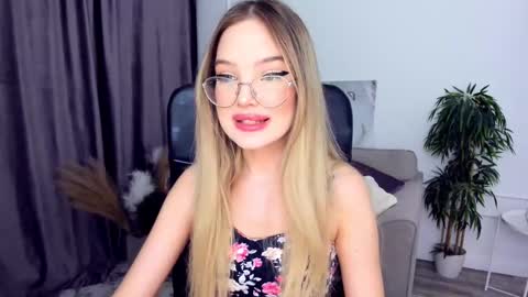 Sophia online show from February 2025 05:44:01 PM