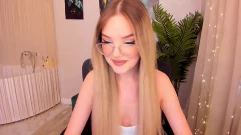 Sophia online show from February 2025 11:00:02 AM