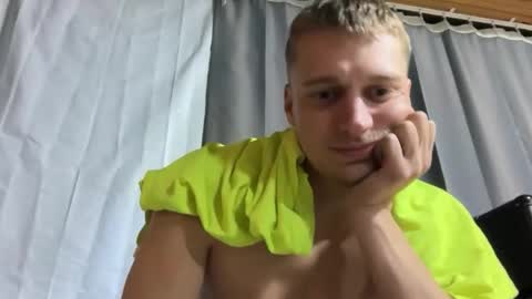 Snapshot of blue_eyed_beau chatting on November 2025 04:00:01 AM Beau online show from November 2025 04:00:01 AM