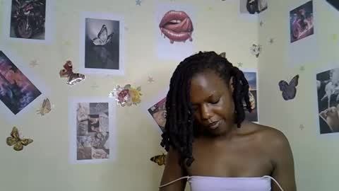 Snapshot of blue_savagee chatting on December 2025 06:12:02 PM blue_savagee online show from December 2025 06:12:02 PM