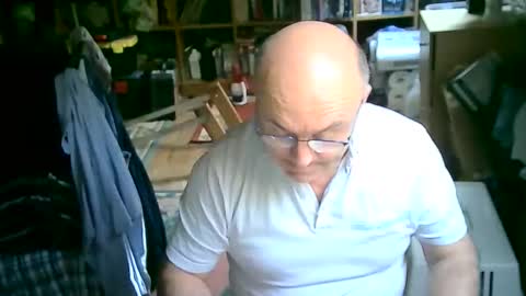 Snapshot of bluebox65 chatting on October 2025 12:17:01 PM bluebox65 online show from October 2025 12:17:01 PM