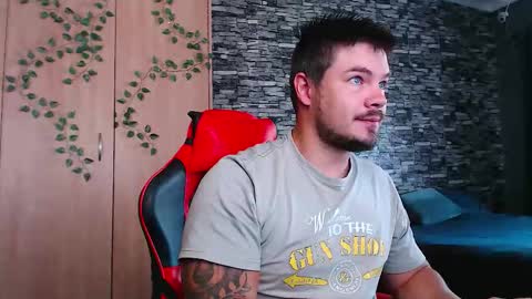 blueeyeboy0 online show from November 2025 06:46:01 AM