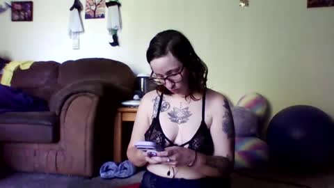 Snapshot of blueeyedbeauty1995 chatting on June 2026 11:51:02 PM Blueeyedbeauty online show from June 2026 11:51:02 PM