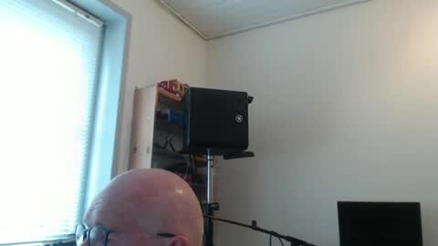 Snapshot of blueeyesn8 chatting on October 2025 08:35:02 AM blueeyesn8 online show from October 2025 08:35:02 AM