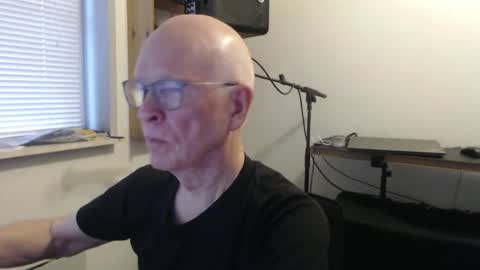 Snapshot of blueeyesn8 chatting on October 2025 08:04:02 AM blueeyesn8 online show from October 2025 08:04:02 AM