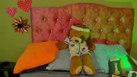 Violette 3 online show from November 2025 06:43:01 PM