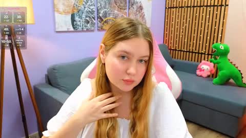 Snapshot of blush_ellie chatting on February 2025 01:33:02 PM Ellie3 online show from February 2025 01:33:02 PM