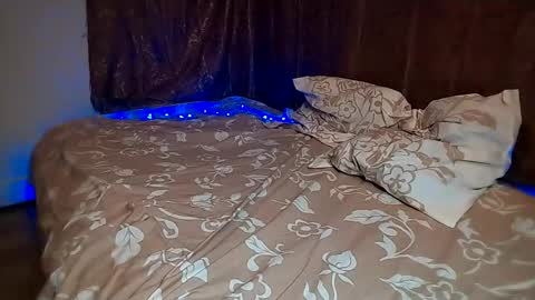 Liza and Max online show from December 2024 06:21:01 PM