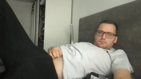 Snapshot of bobbele94 chatting on December 2025 12:32:01 PM bobbele94 online show from December 2025 12:32:01 PM