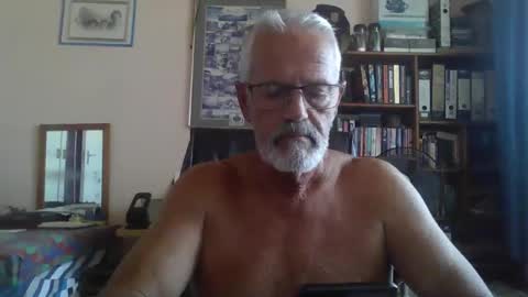 Bobbgud online show from April 2026 12:01:01 PM