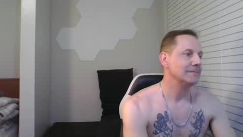 Snapshot of bobby_robert chatting on February 2025 03:08:02 AM bobby robert online show from February 2025 03:08:02 AM