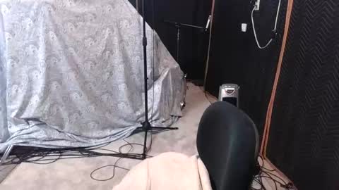 BobbyHill27b online show from April 2026 04:19:02 PM