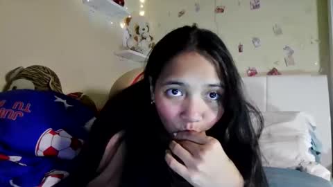 Snapshot of bombon_205661 chatting on October 2025 08:33:01 PM Melanie online show from October 2025 08:33:01 PM