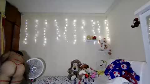 Snapshot of bombon_205661 chatting on November 2025 01:17:01 AM Melanie online show from November 2025 01:17:01 AM