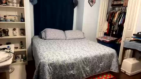 Snapshot of bone2play chatting on January 2025 01:02:01 AM FRECKLES online show from January 2025 01:02:01 AM