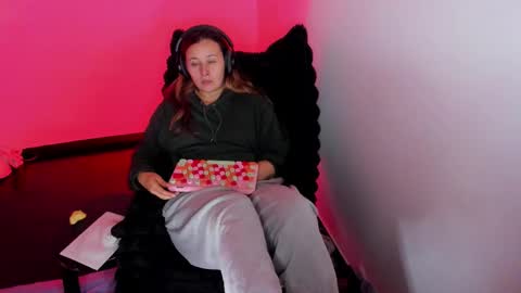 Bonnie Help me reach 500 likes online show from January 2026 02:48:01 AM