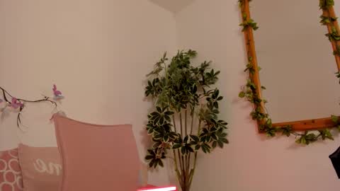 Snapshot of bonniecute_ chatting on October 2025 12:32:02 AM online show from October 2025 12:32:02 AM