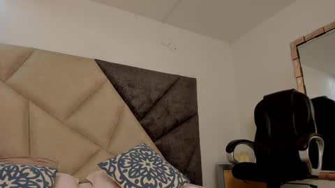 Snapshot of bonniecute_ chatting on November 2025 12:00:01 AM online show from November 2025 12:00:01 AM