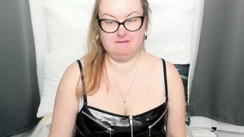 Bonnie online show from November 2025 07:11:02 AM