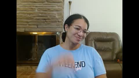 Queen Bon Vivantt online show from September 2025 01:44:02 PM