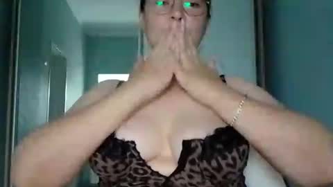 Snapshot of boobly_tits chatting on June 2026 03:04:02 AM Alice online show from June 2026 03:04:02 AM