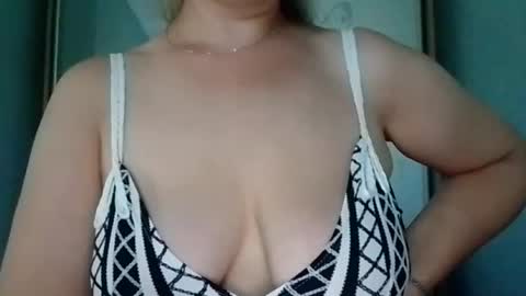 Snapshot of boobly_tits chatting on July 2026 12:51:01 PM Alice online show from July 2026 12:51:01 PM