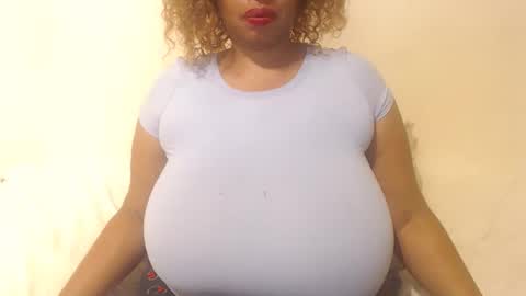 Snapshot of boobyqueen24 chatting on December 2025 09:10:02 PM boobyqueen online show from December 2025 09:10:02 PM
