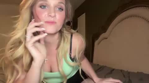 Snapshot of booksnlooksgirl chatting on December 2024 03:06:01 AM booksnlooksgirl online show from December 2024 03:06:01 AM