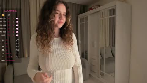 Snapshot of bootyfruttycutie chatting on October 2025 07:22:02 PM Ella online show from October 2025 07:22:02 PM