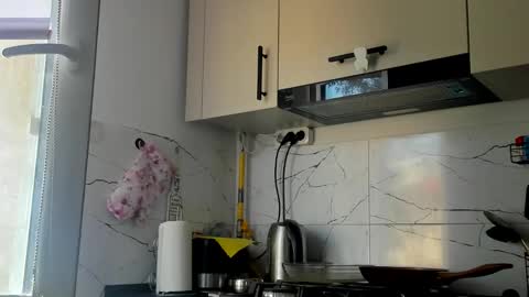 Snapshot of bootylicious_xx chatting on May 2026 09:27:01 AM Klaras room online show from May 2026 09:27:01 AM
