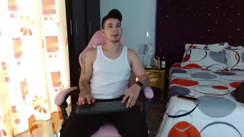 Snapshot of booyhott_ chatting on October 2025 07:07:02 PM booyhott_ online show from October 2025 07:07:02 PM