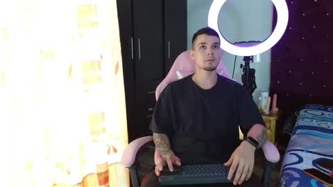 Snapshot of booyhott_ chatting on November 2025 07:02:02 PM booyhott_ online show from November 2025 07:02:02 PM