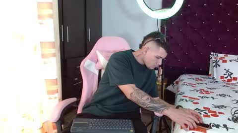 Snapshot of booyhott_ chatting on November 2025 07:02:02 PM booyhott_ online show from November 2025 07:02:02 PM