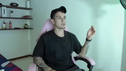 Snapshot of booyhott_ chatting on December 2025 07:42:02 PM booyhott_ online show from December 2025 07:42:02 PM