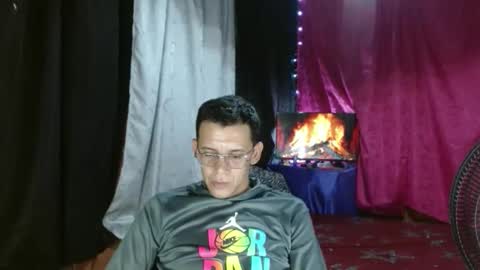 Snapshot of boyfantasies_11 chatting on November 2025 02:43:02 AM boyfantasies_11 online show from November 2025 02:43:02 AM