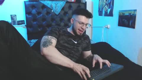 Snapshot of brad_hot_boy chatting on November 2025 06:19:01 PM brad hot boy online show from November 2025 06:19:01 PM