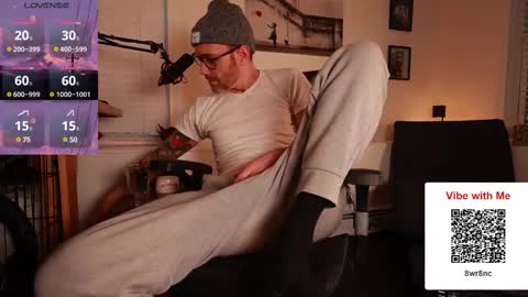 Snapshot of bradbronton chatting on February 2025 10:14:02 PM BradBronton online show from February 2025 10:14:02 PM