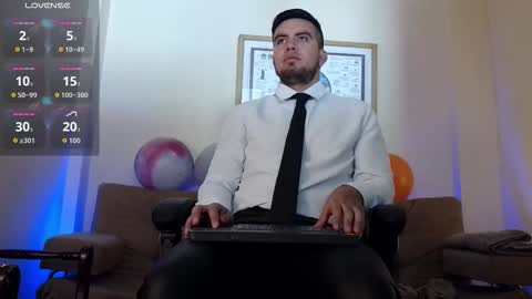 Snapshot of bradleycolton chatting on December 2025 02:04:01 PM Bradley Colton Independ Model online show from December 2025 02:04:01 PM