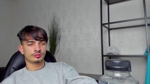 Snapshot of brandontatex chatting on December 2024 03:32:01 PM BrandonTateX online show from December 2024 03:32:01 PM