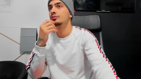 Snapshot of brandontatex chatting on December 2025 05:08:02 PM BrandonTateX online show from December 2025 05:08:02 PM