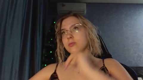 Snapshot of brandy__stars chatting on December 2025 10:35:01 AM Belle online show from December 2025 10:35:01 AM