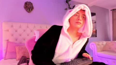   online show from December 2024 01:13:02 PM